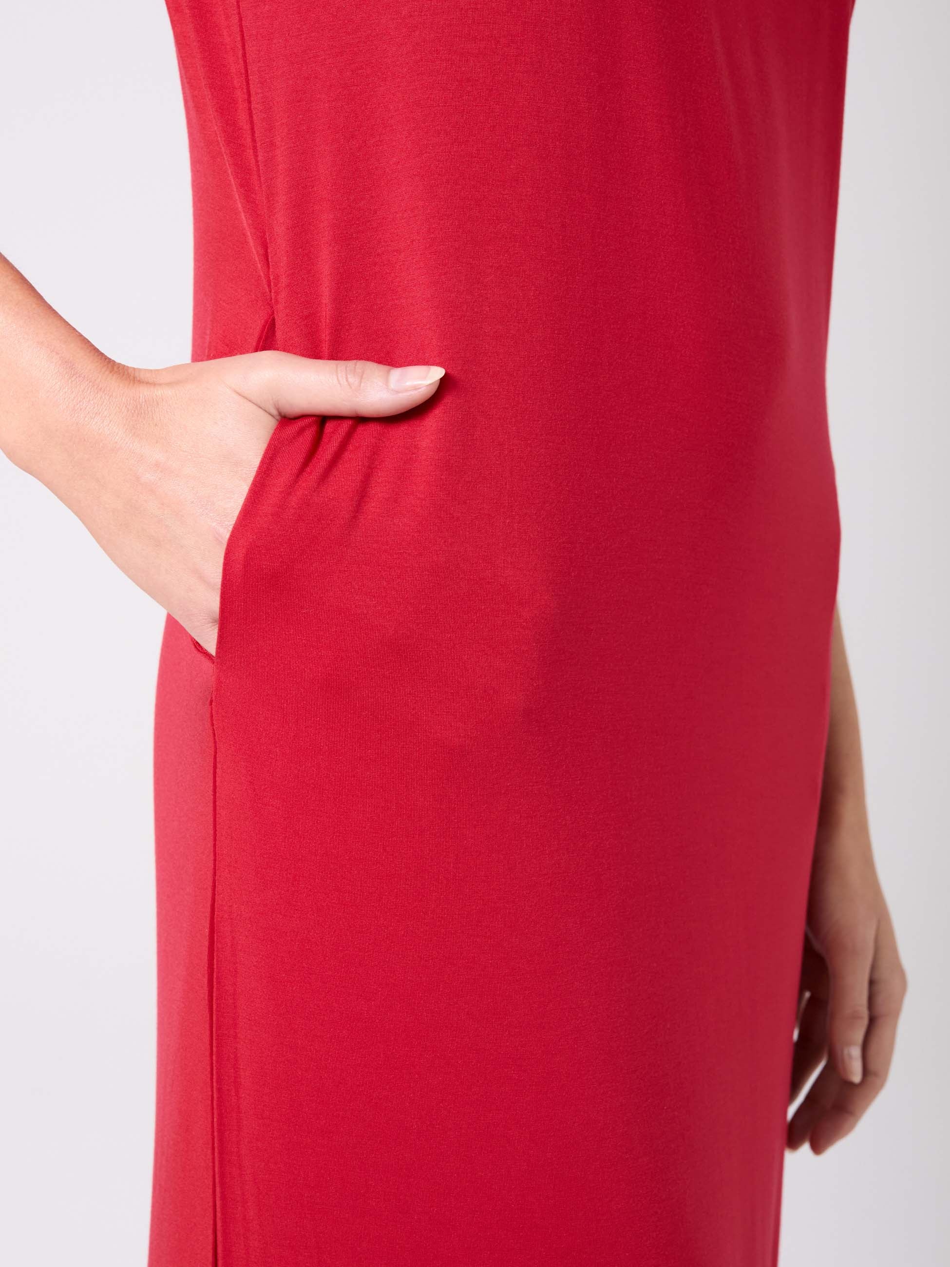 Everly V Neck Maxi Dress - Cherry - Image 4